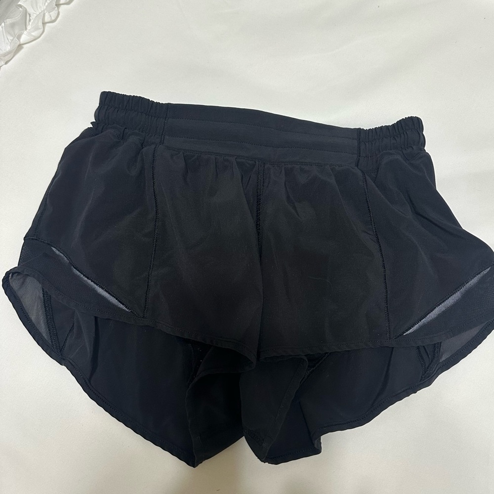 Lululemon Hotty Hot Low-Rise Short 2.5” in black